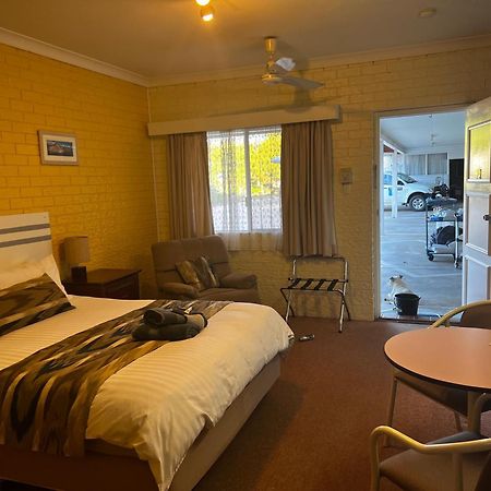 Jillaroo Motor Inn Глен Инес Екстериор снимка