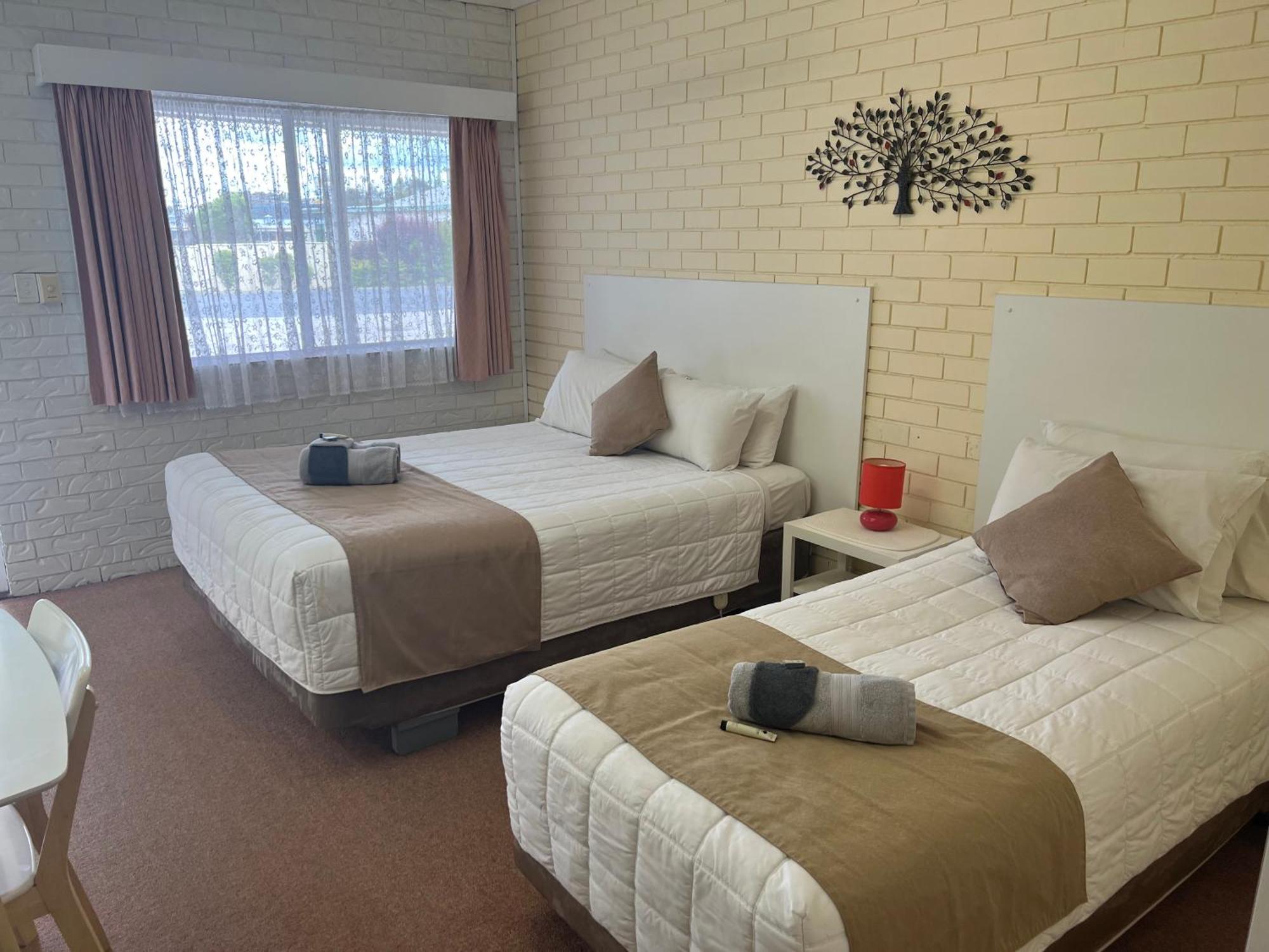 Jillaroo Motor Inn Глен Инес Екстериор снимка