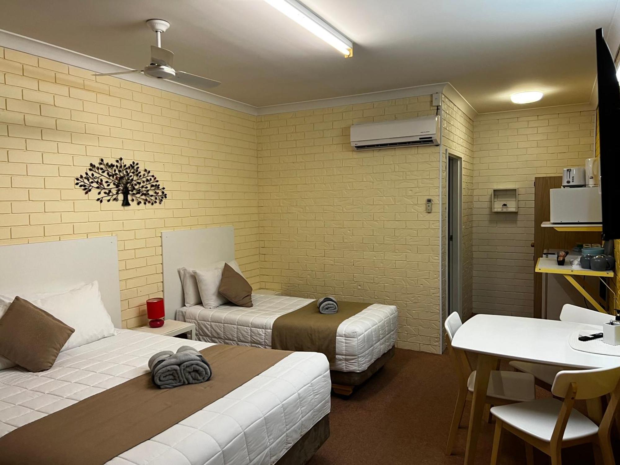 Jillaroo Motor Inn Глен Инес Екстериор снимка